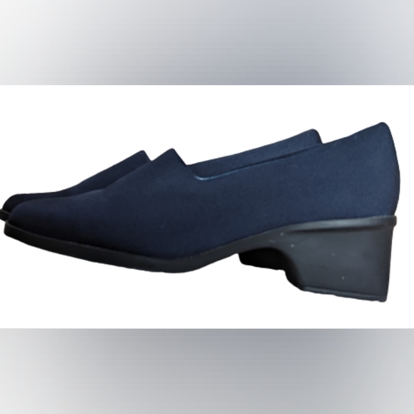 EUC Expressions footwear navy slide on closed toe comfy heels stretch upper - Picture 2 of 8